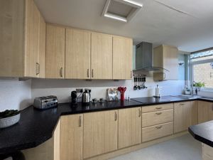 Kitchen/Breakfast- click for photo gallery